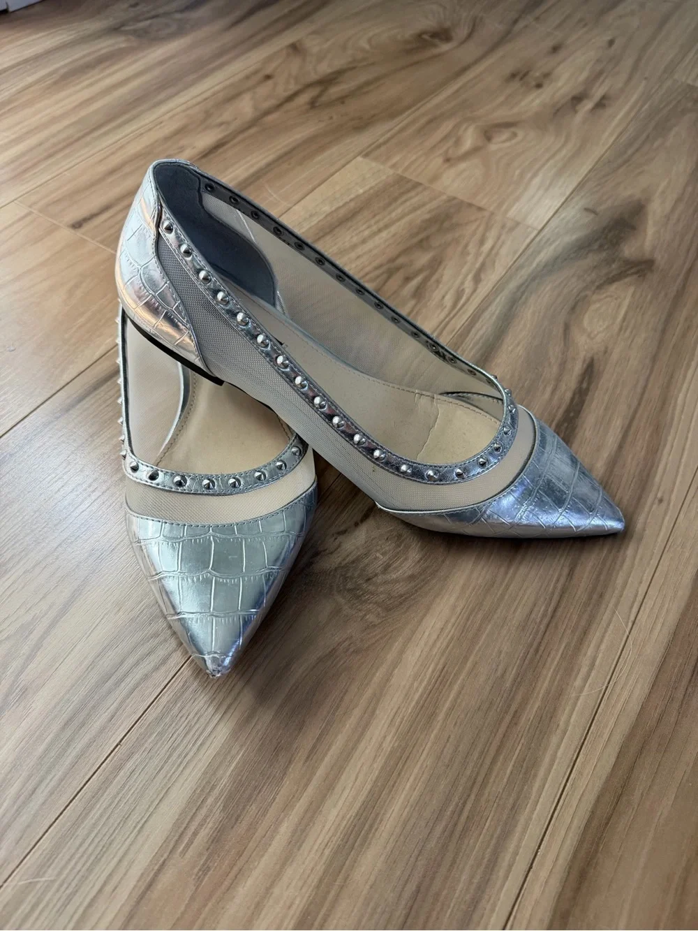 Nine West Silver Pointed Toe Croc-Textured Stud Flats 7.5
